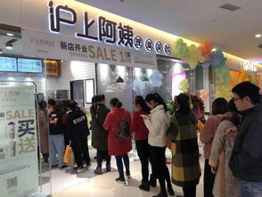 沪上阿姨爆单奇观：午前高峰闭店，排队盛况空前